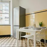 Character 2-bedroom In The Center דירה ליל