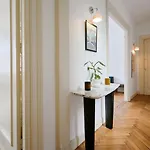 Character 2-bedroom In The Center *