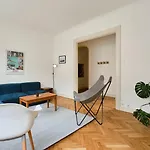 Character 2-bedroom In The Center *