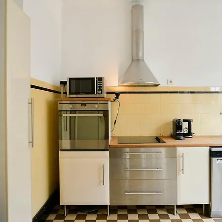 דירה Character 2-bedroom In The Center *