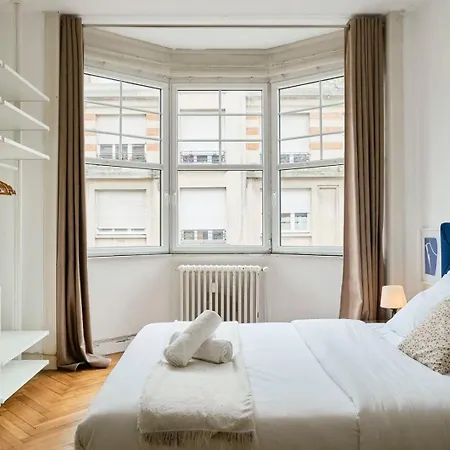 Character 2-bedroom In The Center דירה ליל
