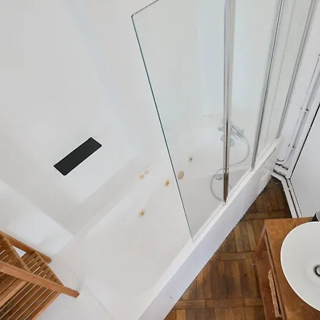 Character 2-bedroom In The Center *