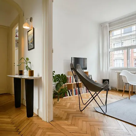 Character 2-bedroom In The Center *