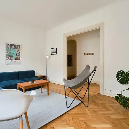 Character 2-bedroom In The Center *