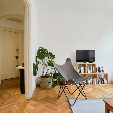 Apartment Character 2-bedroom In The Center *