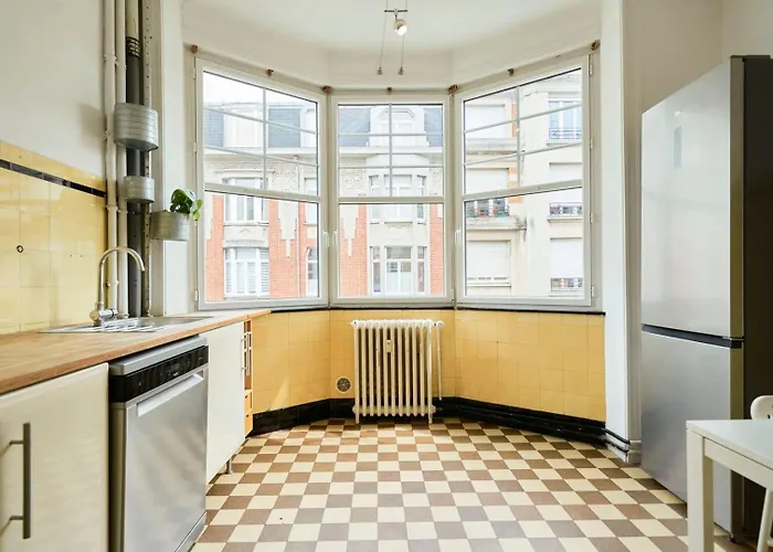 Character 2-bedroom In The Center Appartamento