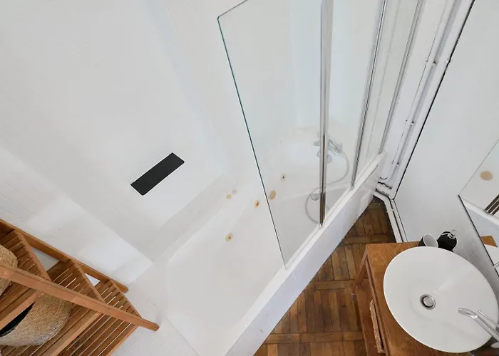 Character 2-bedroom In The Center *
