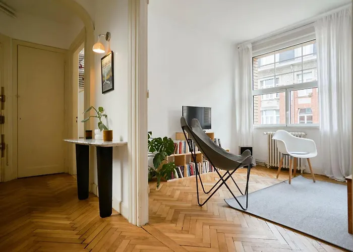 Character 2-bedroom In The Center *