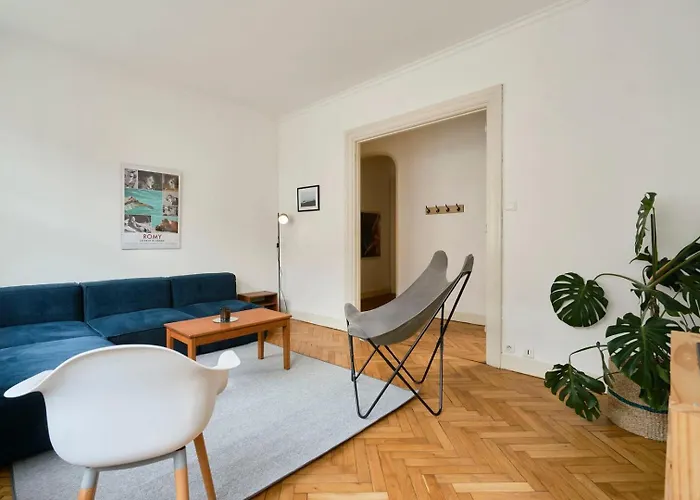 Character 2-bedroom In The Center *