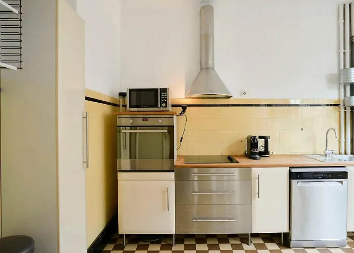 Apartment Character 2-bedroom In The Center *