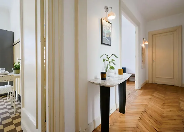Character 2-bedroom In The Center *
