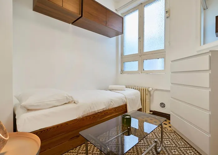 Character 2-bedroom In The Center *
